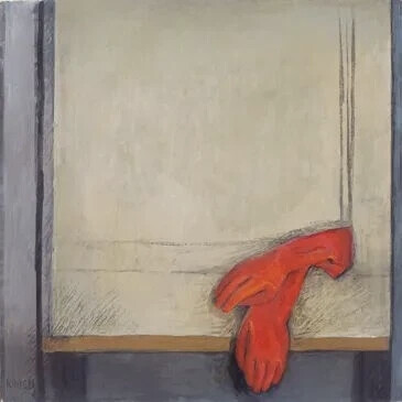 琳达·科恩（Linda Kohen）的创作像一场“私密对话”。这位艺术家尝试将家居空间转化为思绪的场域，在窗棂、桌椅、窗帘这些日常之物中捕捉存在的微光。她的创作不是客体再现，而是与空间能量的互换。科恩的艺术理念超越了表象写实，她笔下的室内景观是“心理拓扑学”的映射。那些颤动的轮廓线、半透明的色彩层叠，揭示出记忆如何不断重塑我们对空间的感知。她的创作方式极具启发性：面对同一扇窗反复描绘，在重复中探寻差异，如同蒙德里安将自然简化为韵律的方式。画布上保留着反复修改的痕迹，模糊边界暗示着过程的不确定性。颜料薄涂与厚堆交替运用，创造出时光流逝的视觉意味。这种“未完成感”恰似对时间流动性的诚实告白。在当代艺术追逐观念的喧嚣中，科恩守护着绘画最本真的力量：让日常空间成为通向精神世界的入口。