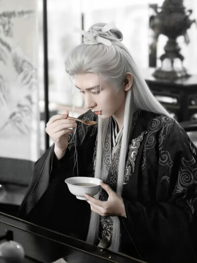 成毅赴山海李沉舟