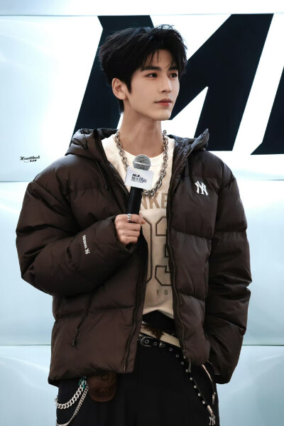 cr.Heartthrob-张凌赫