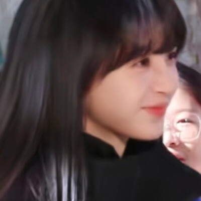 如果明天蹲到这个女孩的话那我就给你们截独家头像嘿嘿