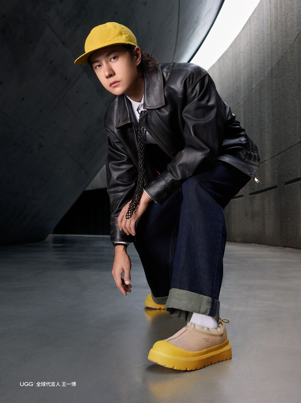 UGG官方微博：
自在，始于自我接纳的从容自洽。我们并不执着于打破界限，而是相信勇于尝试，不为自己设限，边界就会在前行中慢慢打开。
欢迎@UNIQ-王一博 以#UGG全球代言人王一博# 身份回归！和我们一起，带着真实的自己，感受当下，从容出发。这感觉，很UGG！
#FeelsLikeUGG# #UGG茸系青年# #UGGMEN# ​​​