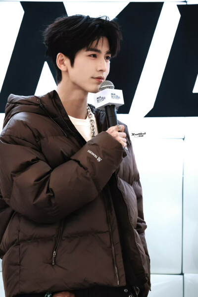 cr.Heartthrob-张凌赫