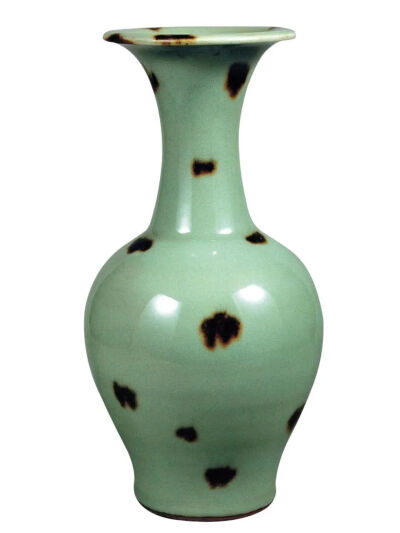 ▲元 龙泉青瓷铁锈斑瓶 英国大维德基金会藏