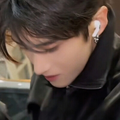 买点奢侈品塞进我的背包里