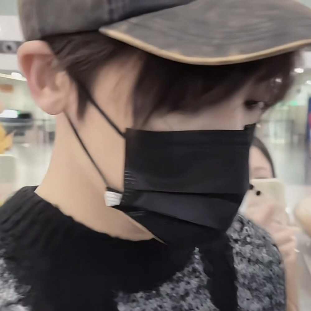 跟我心中另一个透明的脸蛋讲和