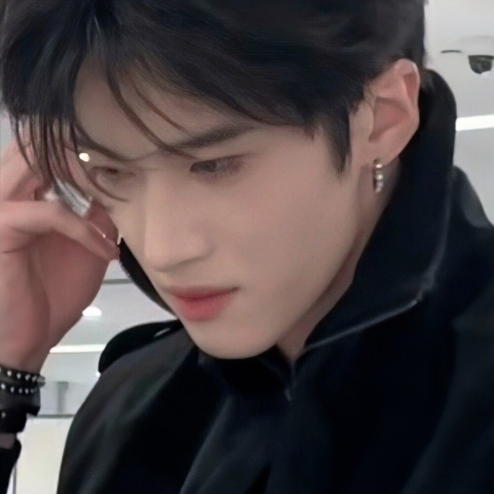 买点奢侈品塞进我的背包里