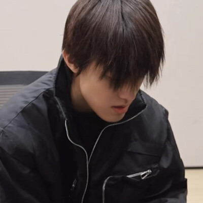 无所谓你回答但拜托别想他