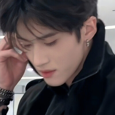 买点奢侈品塞进我的背包里