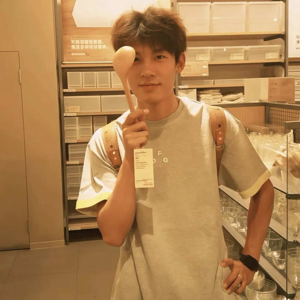 此刻地球只剩我们俩