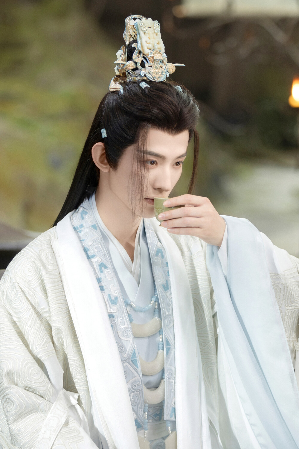 水龙吟 宛郁月旦