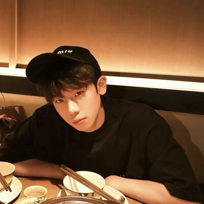 此刻地球只剩我们俩