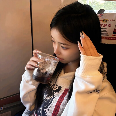 早知道不看言情小说了 居然想一生一世一双人