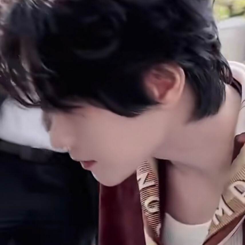 其实我觉得你有点呆呆的