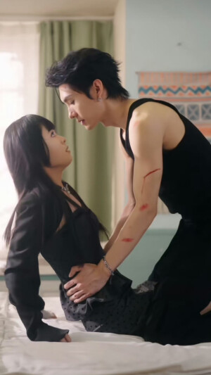 王译磊和翟一莹三搭《烬上月光》