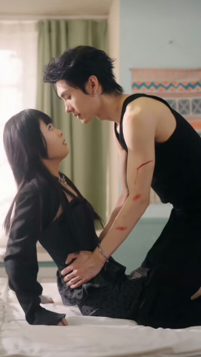 王译磊和翟一莹三搭《烬上月光》