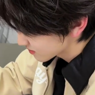 此男孩这个十一月帅成神了