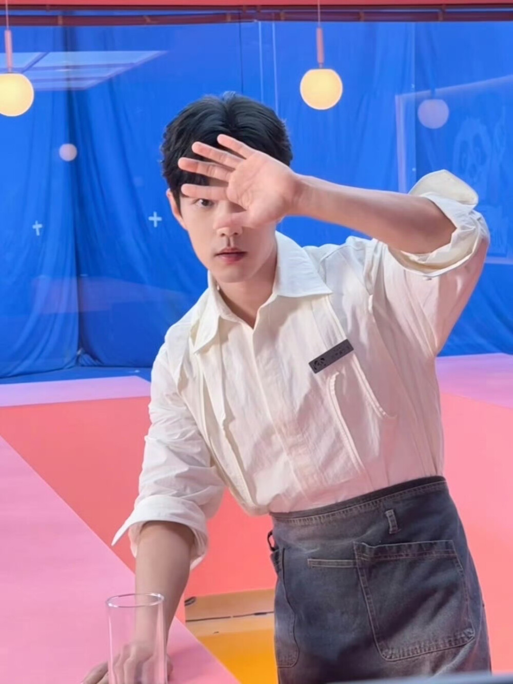 #日常见肖战# 当镜头对焦@肖战 ，定格此刻[卡皮巴拉] ​​​