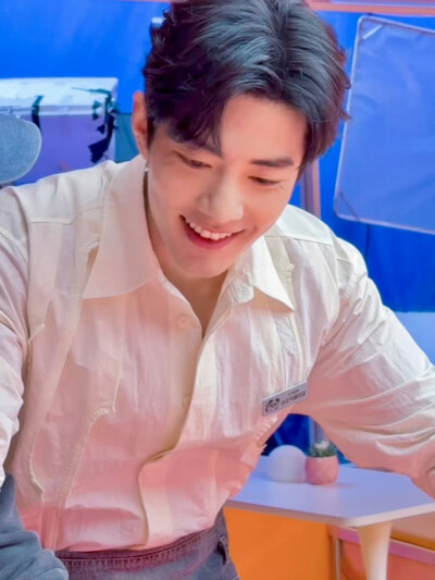 #日常见肖战# 当镜头对焦@肖战 ，定格此刻[卡皮巴拉] ​​​