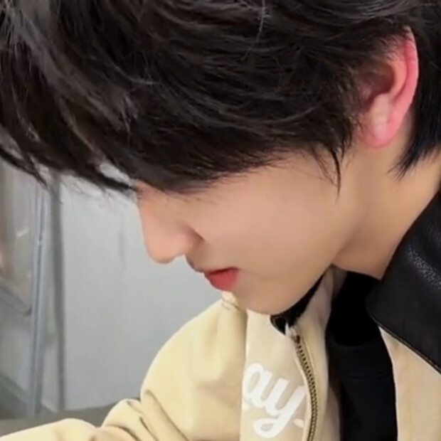 此男孩这个十一月帅成神了