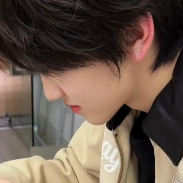 此男孩这个十一月帅成神了