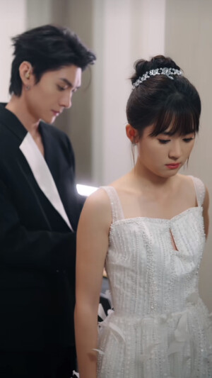 王译磊和翟一莹三搭《烬上月光》