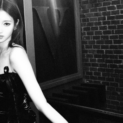 ：李诗洁
loyalty>love,I am>I was