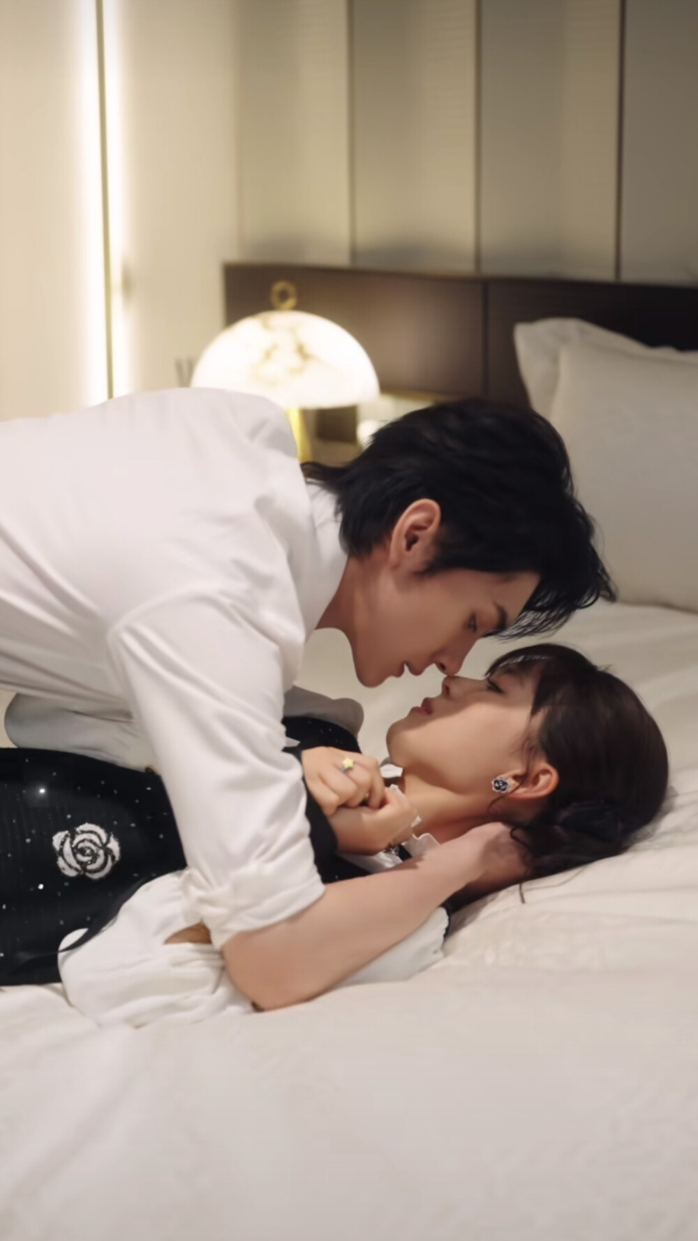 王译磊和翟一莹三搭《烬上月光》