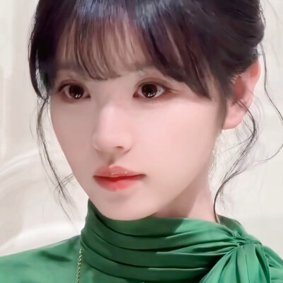 翡色青翠水欲滴