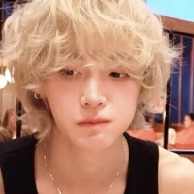 小卷毛我跟你亲了