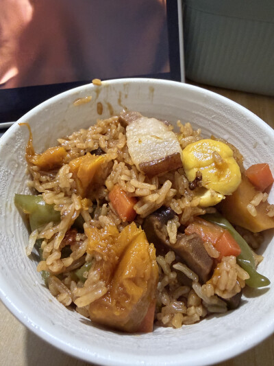 01:05
我又开始想起你。
一阵没有结果的注视，不知道会以什么样的方式告终。