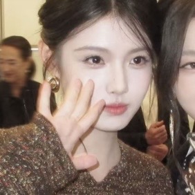 你俩知道自己有多美吗？