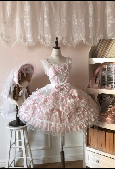 二选一啦，这两个颜色都好好看啊，真嘟非常心动这条，米米嘟
#lo #lolita #lo安利