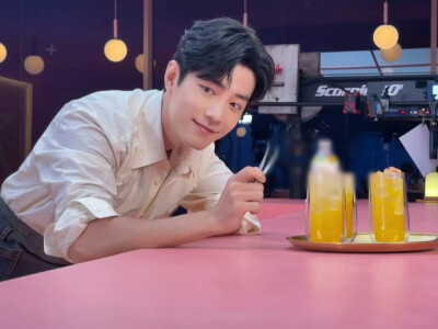 #日常见肖战# 当镜头对焦@肖战 ，定格此刻[卡皮巴拉] ​​​