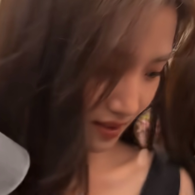 苍天和大地，是两面巨大合十的手掌，我们在其中，都被祝福