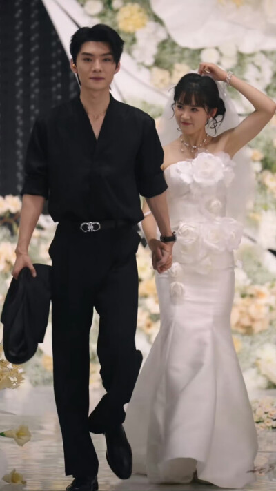 王译磊和翟一莹三搭《烬上月光》