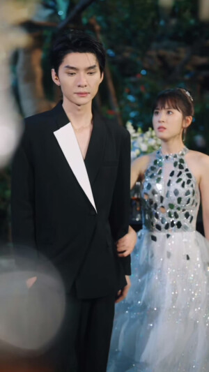 王译磊和翟一莹三搭《烬上月光》