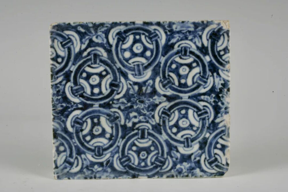明永乐 青花环锁纹瓷砖
观复博物馆藏
