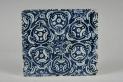 明永乐 青花环锁纹瓷砖
观复博物馆藏
