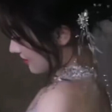 雨潼真美旁边的也是个人