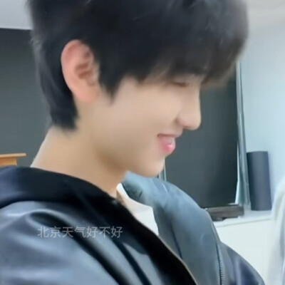 把恨化作刺揉在怀里，谁都不知道，只有我一个人疼