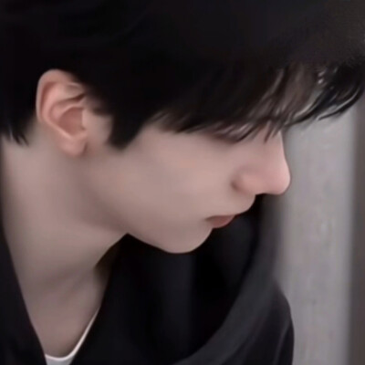 你又在……和谁讲话？