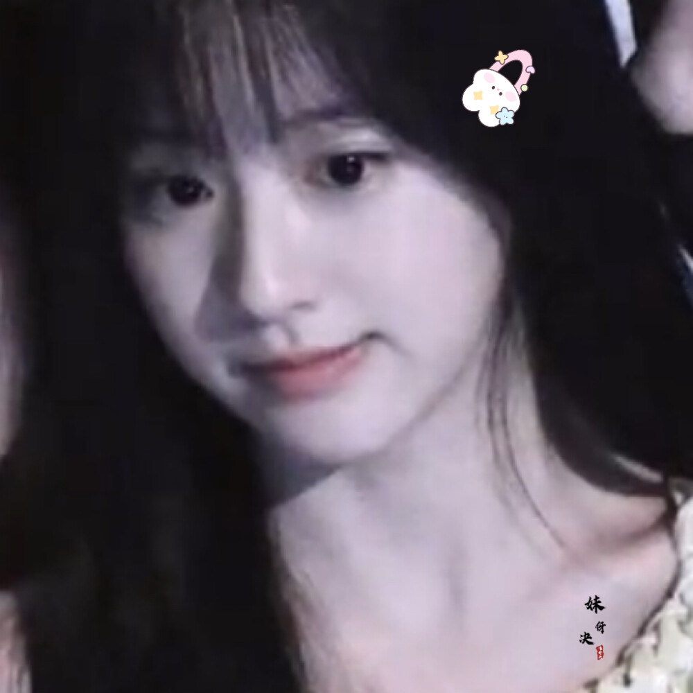 我交织两条绯红的平行线塑造彼此立体的缘分雨