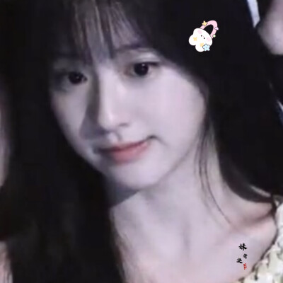 我交织两条绯红的平行线塑造彼此立体的缘分雨