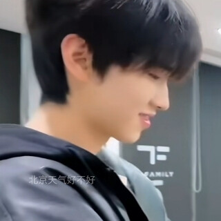 把恨化作刺揉在怀里，谁都不知道，只有我一个人疼