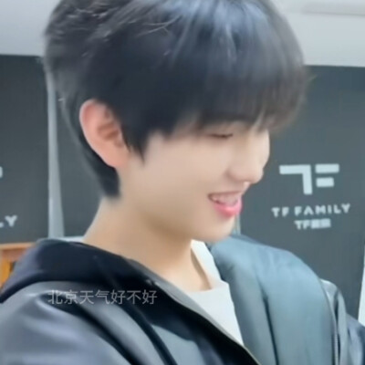 把恨化作刺揉在怀里，谁都不知道，只有我一个人疼