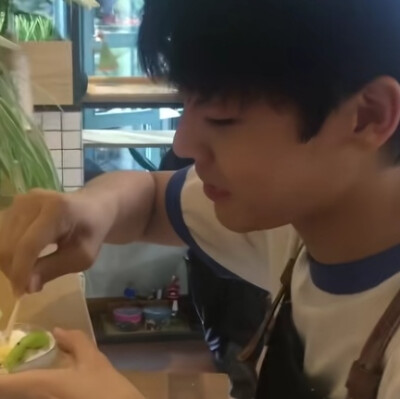 宝宝你怎么又吃道具呀？