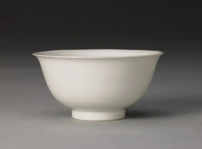 明永乐 暗刻“永乐年制”款甜白釉撇口碗北京故宫博物院藏