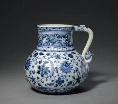 明永乐 青花缠枝莲纹花浇故宫博物院藏