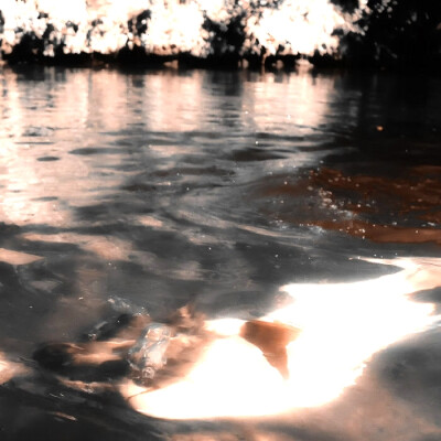 
写满的故事纸…Lonely planet☽離れて行く人