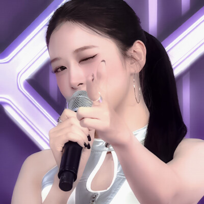 ：安宥真
｜ ᵔ ıllıııllıl ♪第一次遇见阴天遮住你侧脸